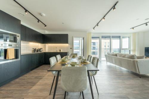 College Park and Old Oak Apartment | Mitre Monet by Artsy