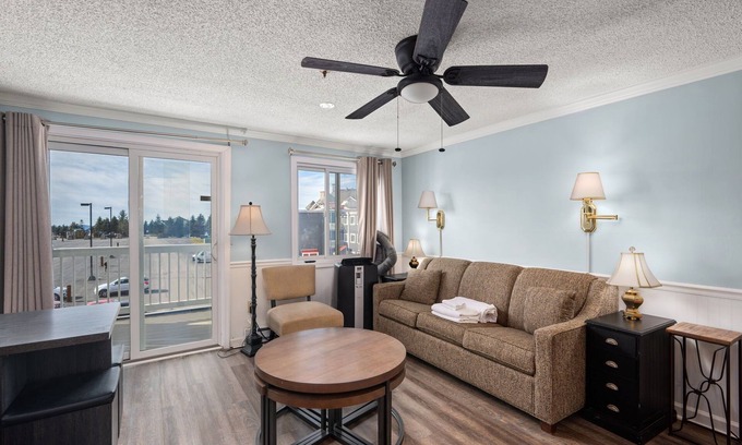 Snowshoe Condo | ML343| Ski-in/Ski-out 2BR Sunset View | Sleeps 8