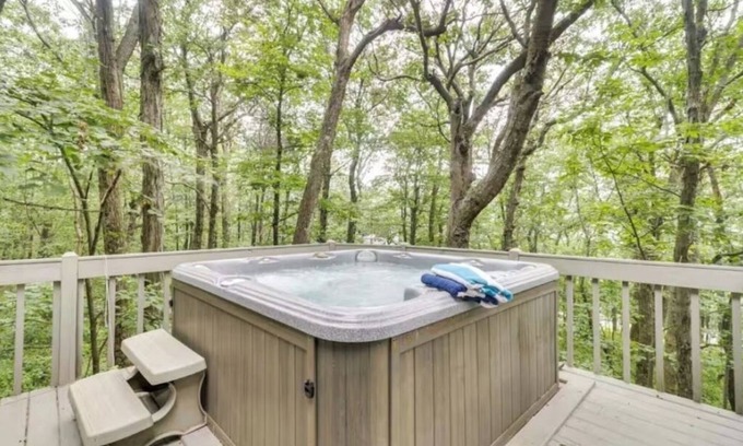 Chestnut Springs House | Mntn View Hot Tub Foosball Fireplace Multi-Deck