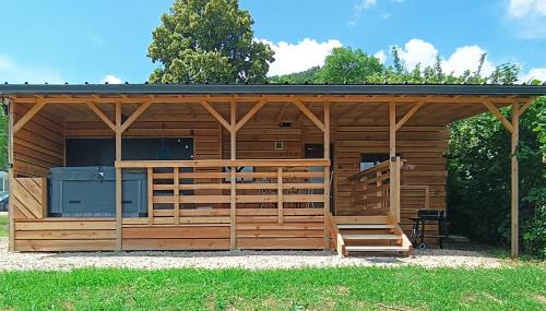Cublize Ski Chalet | Mobil-home isolé avec jacuzzi - la Cubanière