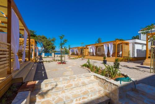 Dobropoljana Resort | Mobile Homes Pine Tree