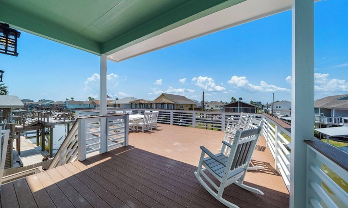Jamaica Beach House | Moby Dick's - House on the Canal!nJamaica Beach!nBrand New Property! 6BR/5.5BA