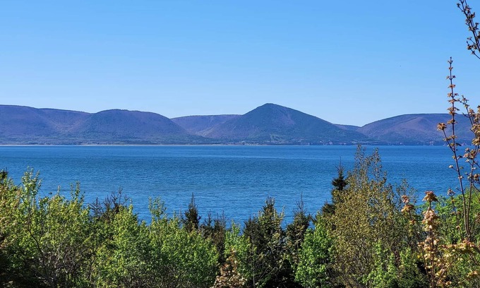 White Point House | Moceanset Getaway - Beautiful Ocean, Mountain, and Sunset Views