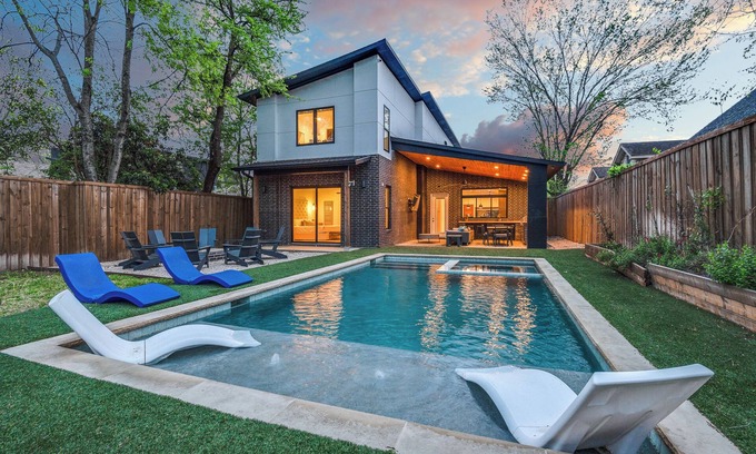 Lower Greenville House | Mod Squad- 5 Beds + Private Pool Vibes