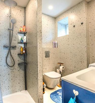 Hanspaulka Apartment | Moderní apartmán s terasou - 15 min Letiště - Parkování na pozemku zdarma