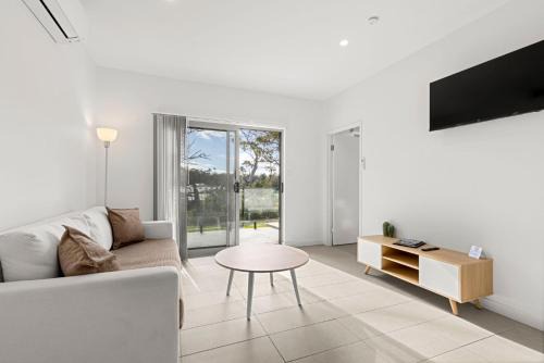 Callala Beach Hotel | Modern 1 Bed Apartment - 6 Min walk to beach