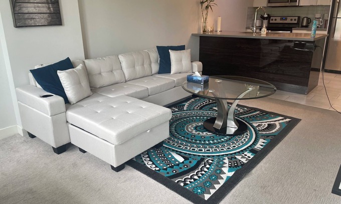 Downtown Calgary Apartment | Modern 1 Bedroom condo with riverview in Calagry