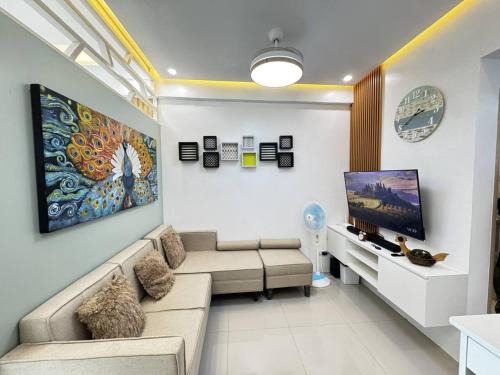 Valenzuela Apartment | Modern 1 bedroom w Pool and City Views