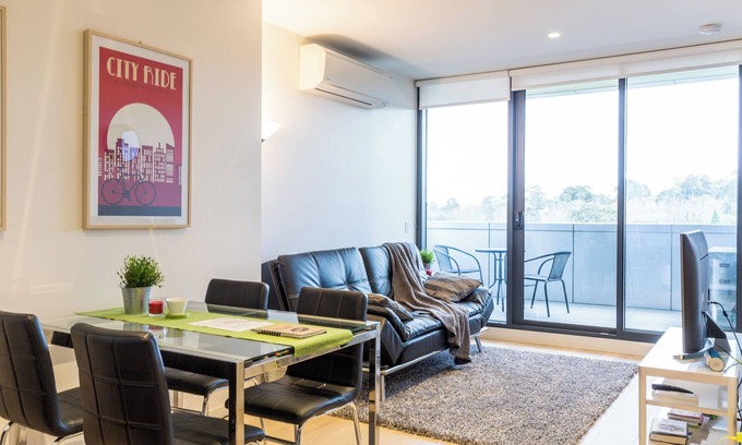Parkville Apartment | Modern 1BD in Tranquil Parklands