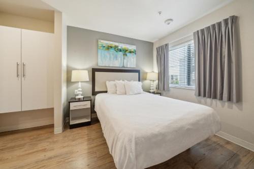 Far North Central Apartment | Modern 1bed Apt With Free Parking I Gym