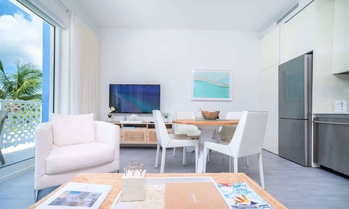 Seven Mile Beach Apartment | Modern 1BR Apt/w Rooftop Pool + Onsite Amenities