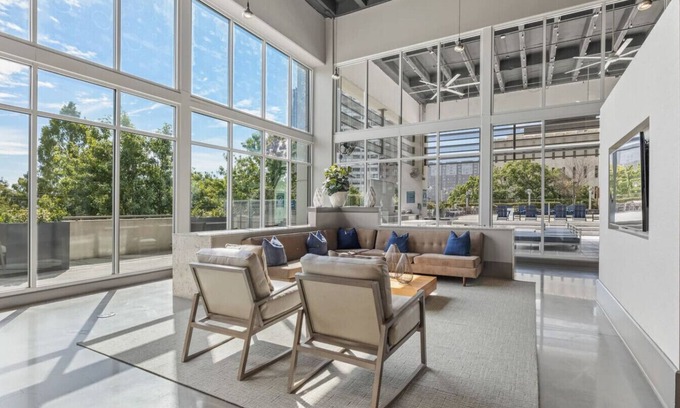 Peachtree Center Apartment | Modern 1BR High-Rise on 10th flr | DT Atlanta view