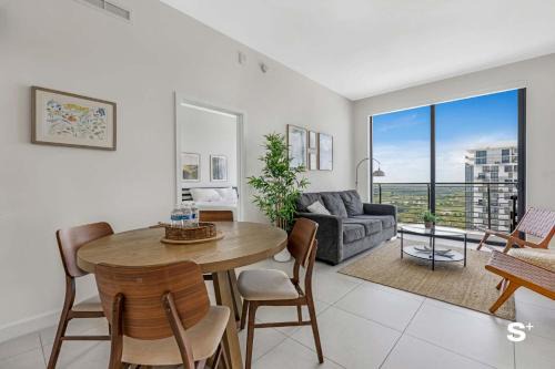 Doral House | Modern 1BR in Downtown Doral - Free Parking and Wellness Amenities