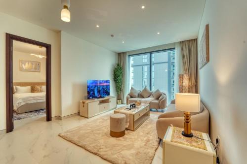 Downtown Dubai Apartment | Modern 1BR Retreat Creek Vistas