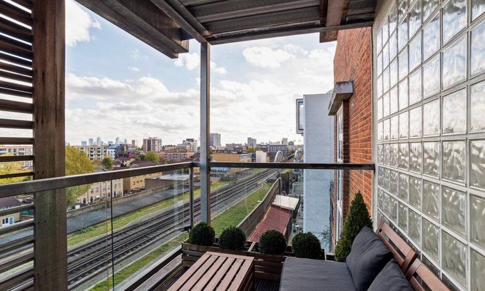 Haggerston Apartment | Modern 2 Bed,2 Bath East London apt with Balcony