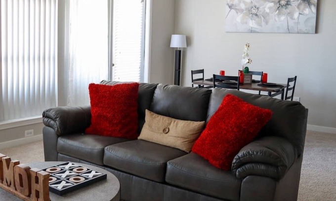 The Colony Apartment | Modern 2-Bed/2Bath Oasis
