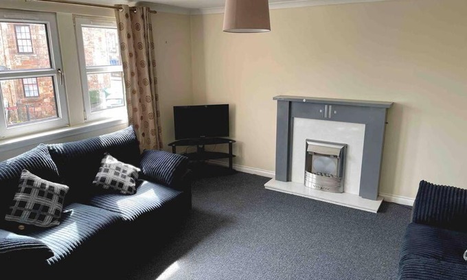 Gourock Apartment | Modern 2 bed flat, private parking & sec entry