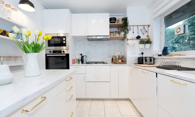 Woolwich Riverside Apartment | Modern 2-Bed Flat, Woolwich Station 6 Mins Walk | Pass the Keys