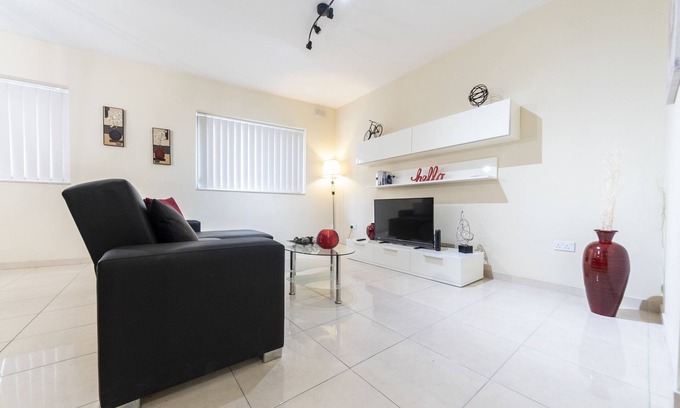 Bugibba Apartment | Modern 2 Bedroom Apartment 2 minutes to Seafront