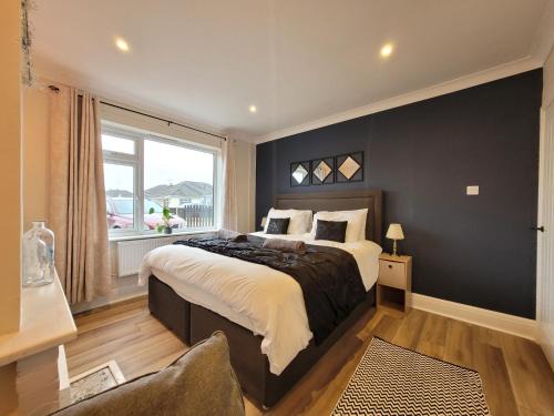 Clacton-on-Sea House | Modern 2 bed pet friendly Bungalow near countryside and a short drive to seafront- with large private garden by Catchpole Stays