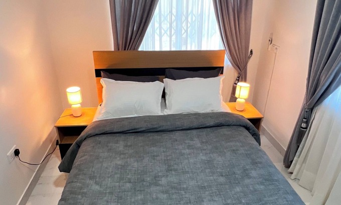 Teshie Apartment | Modern 2-bedroom 2-bathroom with AC, fitness centre, WiFi in East Legon