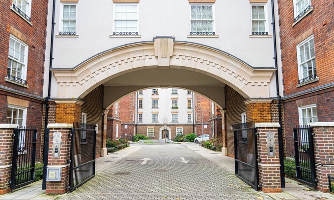 West Kensington Apartment | Modern 2-Bedroom, 2-Bathroom Apartment in West Kensington