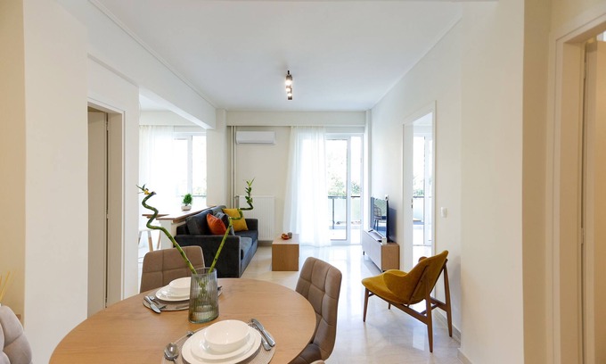 Glyfada Apartment | Modern 2-Bedroom Apartment in Downtown Glyfada
