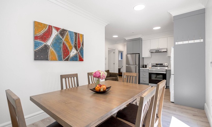 Dunbar House | Modern 2-Bedroom Suite in Prime Location