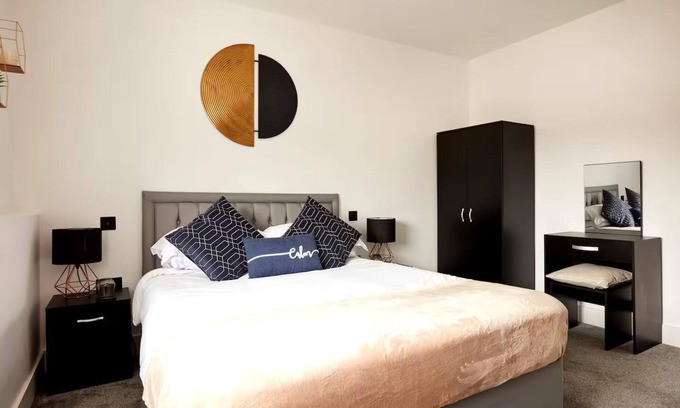 Norwich House | Modern 2-BR Home w/Lift Access in Central Norwich