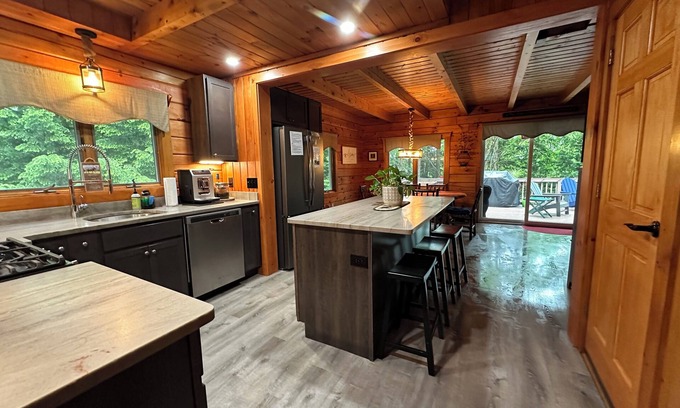 Intervale Cabin | Modern, 2 King, 4 BDRM Private Luxury Log Cabin
