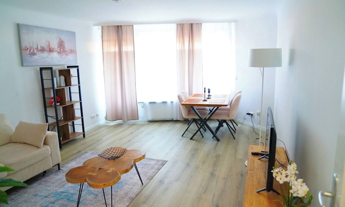 Hohenfelde Apartment | Modern 2 room apartment central location Alster view with robot vacuum cleaner