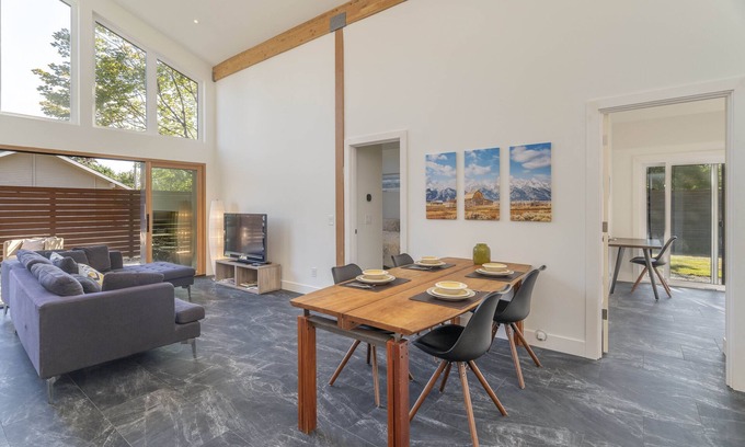 Medina House | Modern 2BR-2Bath, Pet ok, Fenced, 2 min to Bellevue Sq, WIFI, Garden, Oct15%