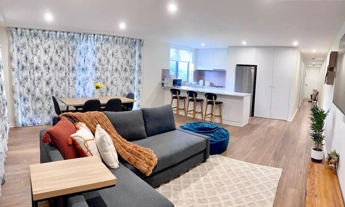 Seaford Apartment | Modern 2BR Apartment Across Calm White Sandy Beach
