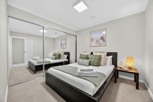 Rockingham Apartment | Modern 2BR Apartment in the Heart of Rockingham Close to Beach Shops & Naval Base