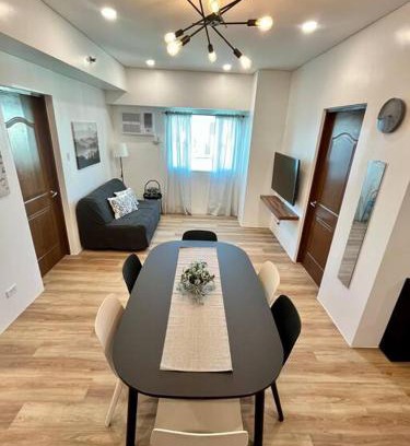 Pio del Pilar Apartment | Modern 2BR in Central Makati! Netflix Wi-Fi Pool