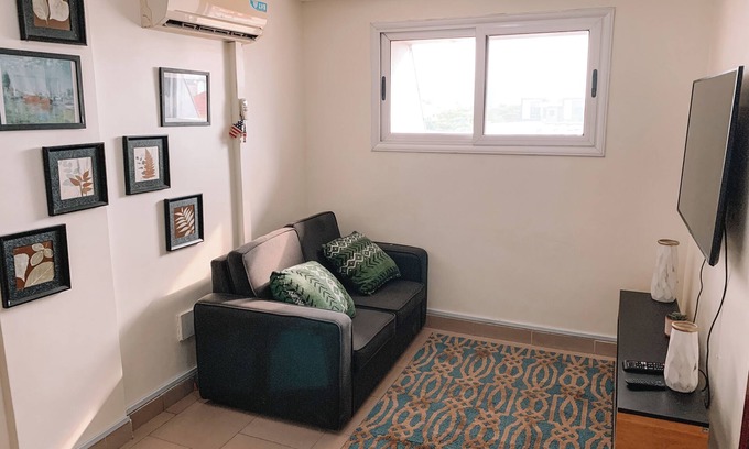 Labone Apartment | Modern 2BR in Labone Wi-Fi/DSTV