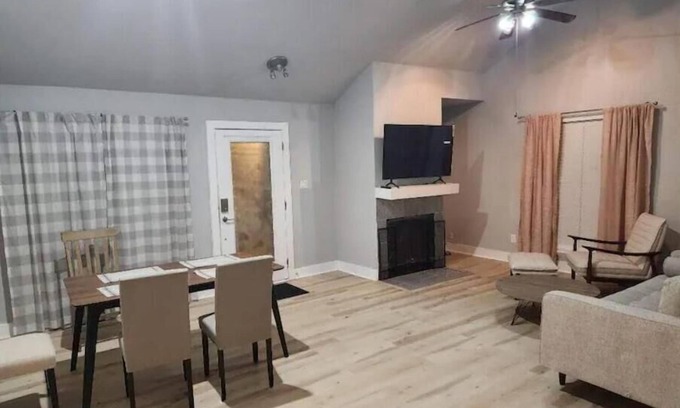 Windsor Park House | Modern 2BR Near Central Austin