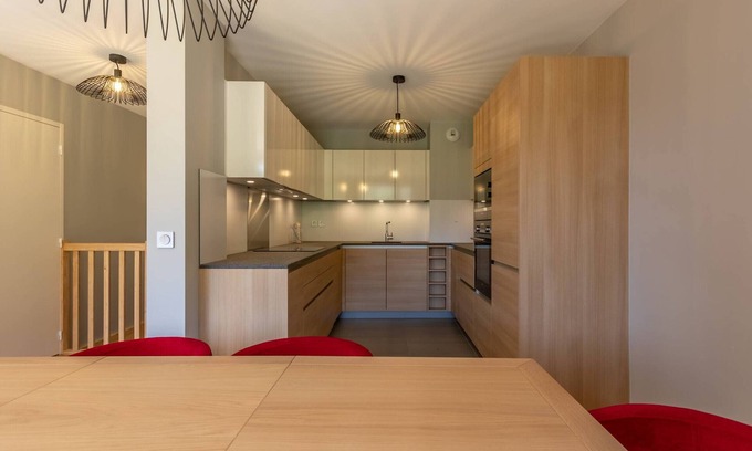 Arc-1800 Apartment | Modern 3-Bedroom Duplex - Balcony, Pool, Spa, Ski-in/Ski-out