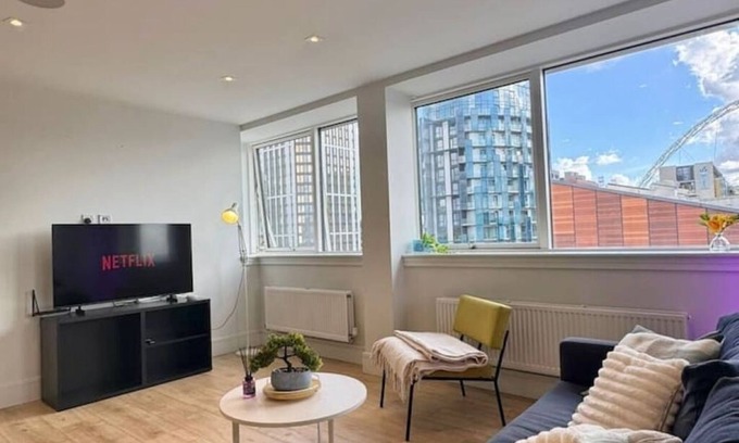 Wembley Park Apartment | Modern 3 Bed Wembley Stadium View Apartment