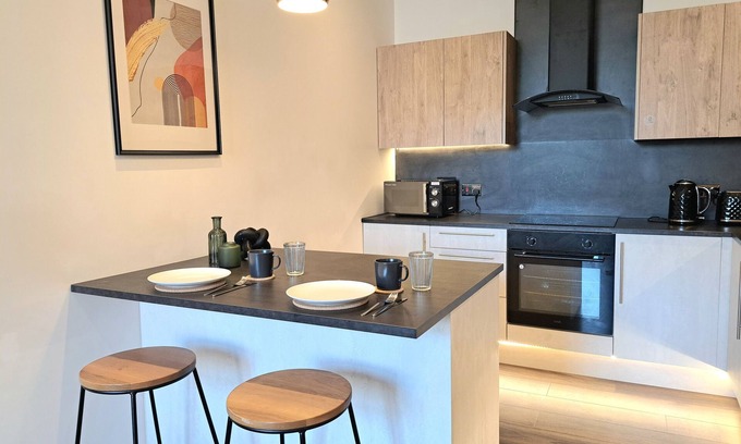 Hull Old Town Apartment | Modern 3 Bedroom Apartment In Converted Brewery