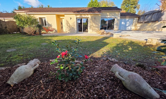 Vitrac Villa | Modern 3 bedroom villa ideal location 1 minute from Sarlat-la-Canéda