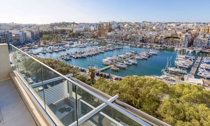 Pieta Apartment | Modern 3BR home with Stunning Marina View in Pieta