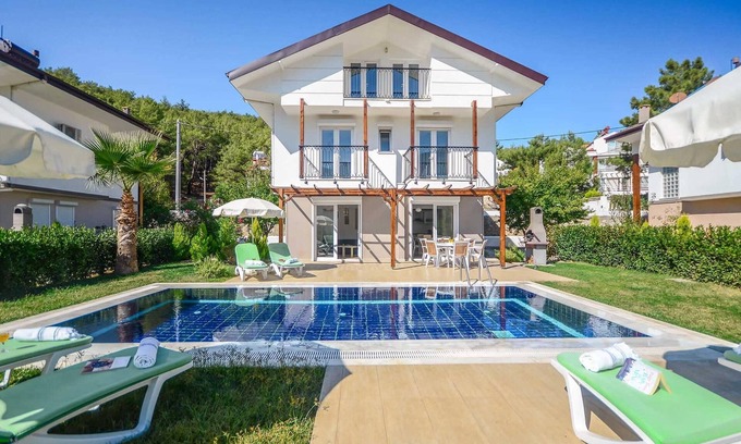 Hisaronu Villa | Modern 4 bed villa close to local amenities