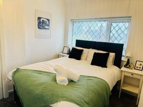 Newark upon Trent Apartment | Modern 4-Bedrooms House - Near City Centre - QMC - Arnold Market - Sleeps 8