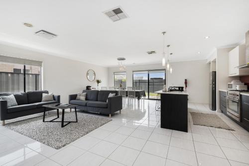 Point Cook House | Modern 4BR house perfect for family getaway