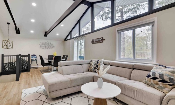Tobyhanna House | Modern 5BR SAUNA Poconos Home Near All Attractions