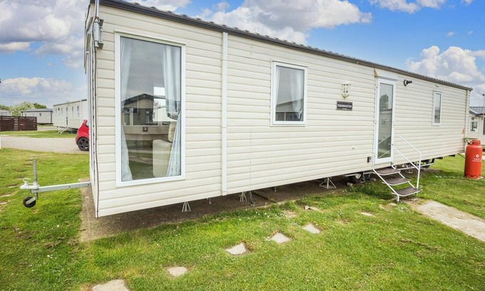 Clacton-on-Sea House | Modern 6 berth caravan at Highfield Grange near Clacton-on-Sea ref 26302E
