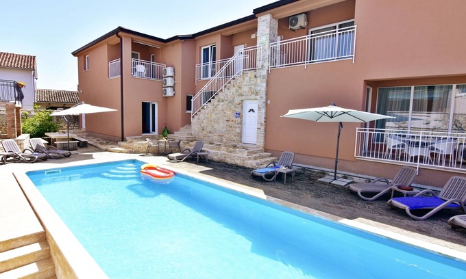 Tar-Vabriga Apartment | Modern air-conditioned apartment Tar-Poreč FIORELA1 pool Wi-fi game room