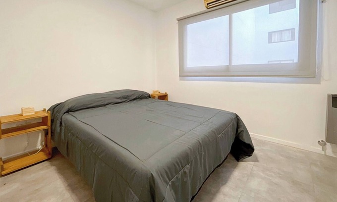 Comuna 5 Apartment | Modern Almagro Apartment for 4 Guests with Balcony and Full Amenities