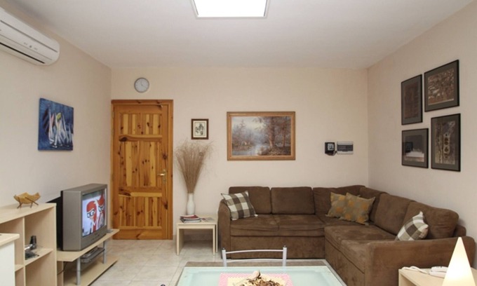Bugibba Apartment | Modern and Air-conditioned Apartment close to the sea front sleeps 7